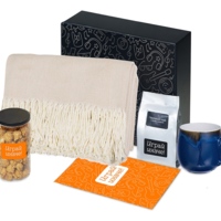 210126.02&nbsp;3656.39&nbsp;Подарочный набор «Re:y. Haven»  с пледом, кружкой и чаем&nbsp;278972