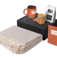 210131.08&nbsp;4236.79&nbsp;Подарочный набор «Re:y. Nest» с пледом, кружкой и вареньем&nbsp;278984