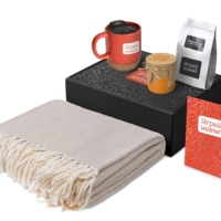 210131.01&nbsp;4236.79&nbsp;Подарочный набор «Re:y. Nest» с пледом, кружкой и вареньем&nbsp;278989