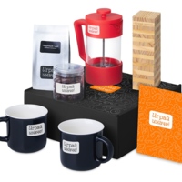 210130.01&nbsp;3267.31&nbsp;Подарочный набор «Re:y. Together»  с френчпрессом, кружками и дженгой&nbsp;278981