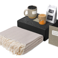 210131.16&nbsp;4236.79&nbsp;Подарочный набор «Re:y. Nest» с пледом, кружкой и вареньем&nbsp;278988