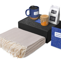 210131.02&nbsp;4236.79&nbsp;Подарочный набор «Re:y. Nest» с пледом, кружкой и вареньем&nbsp;278985